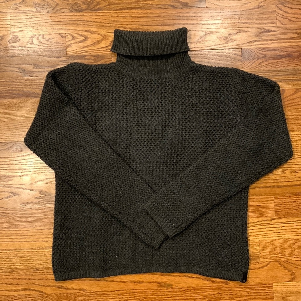 Calvin Klein women’s gray turtleneck crochet sweater size M